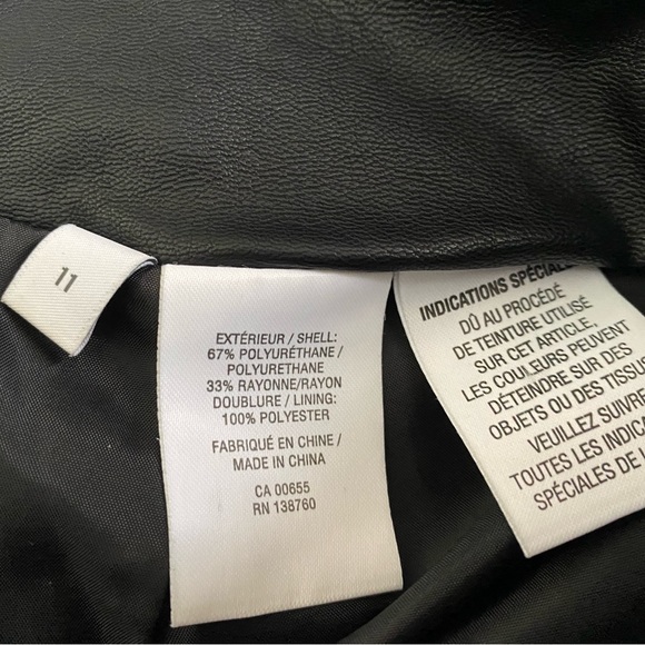 Black faux leather pencil skirt, zipper and clasp, slit in back size 11 - Picture 6 of 10